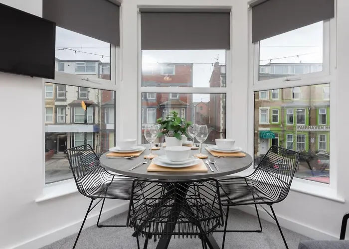 Charles Alexander Short Stay - Charnley House Apartments