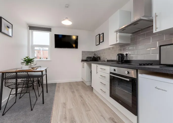 Charles Alexander Short Stay - Charnley House Apartments